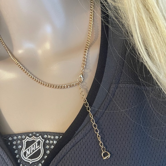 LOVE gold necklace - Picture 7 of 7